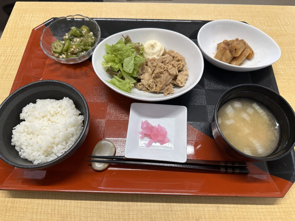 くみのき苑もず陵南　豚肉の甘辛炒め