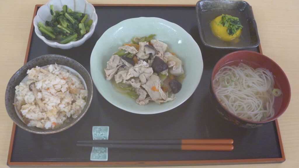 くみのき苑ゆらら　豚肉と野菜の旨煮