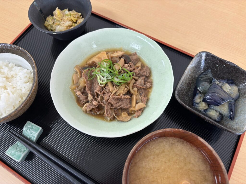 くみのき苑ゆらら　牛肉ときのこのすき煮