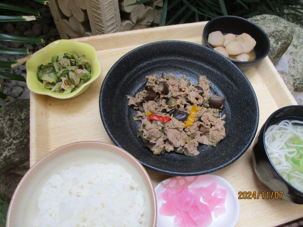 くみのき苑しらさぎ　牛肉と野菜のオイスター炒め