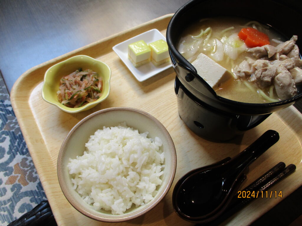 くみのき苑しらさぎ　鶏味噌鍋