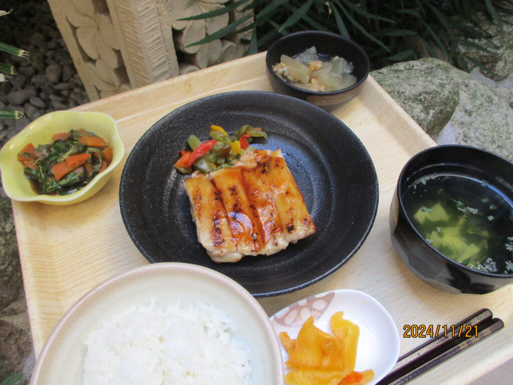 くみのき苑しらさぎ　鶏肉の照り焼き