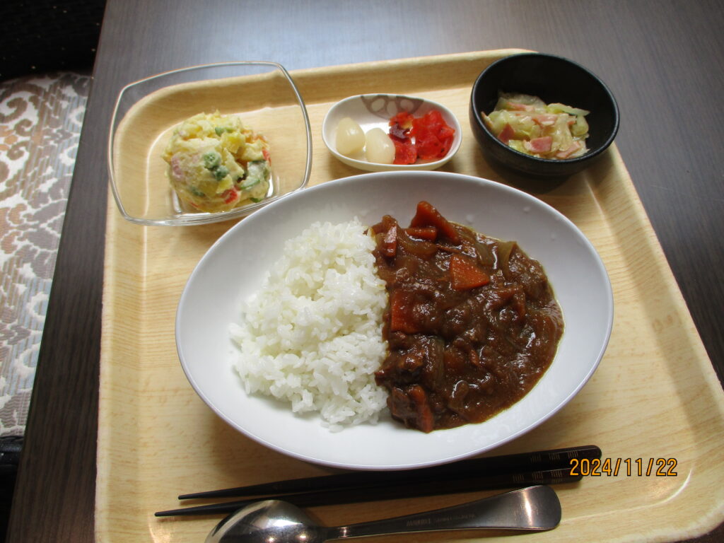 くみのき苑しらさぎ　カレーライス