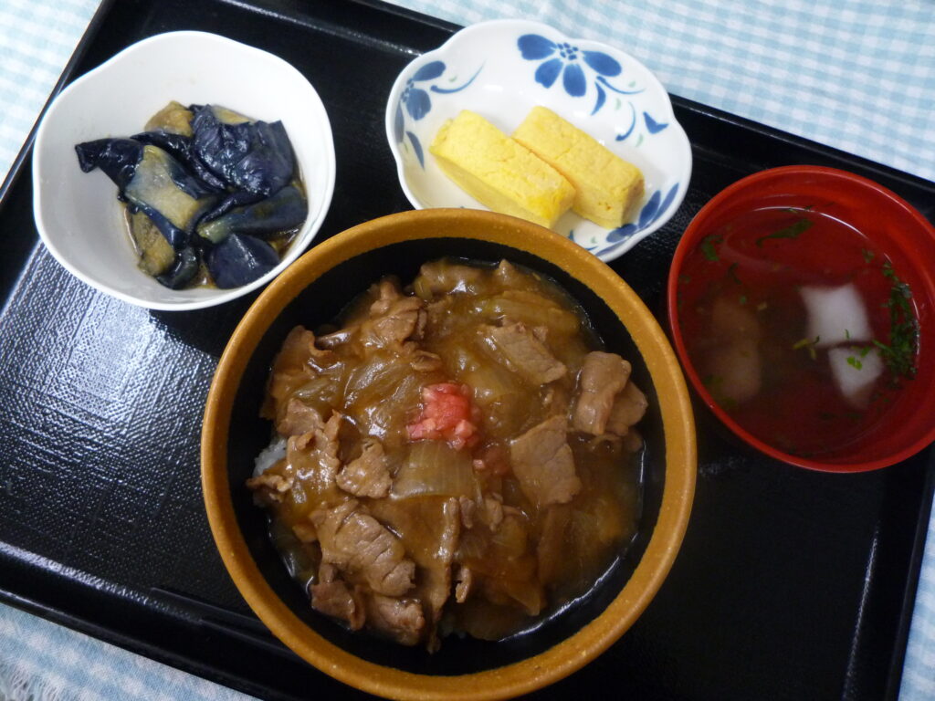 くみのき苑本部　牛丼