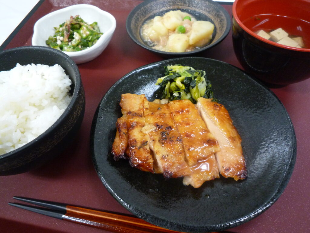 くみのき苑本部　鶏肉の照焼