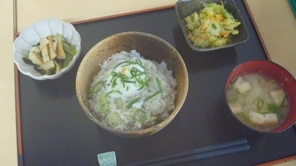 くみのき苑ゆらら　釜揚げシラス丼