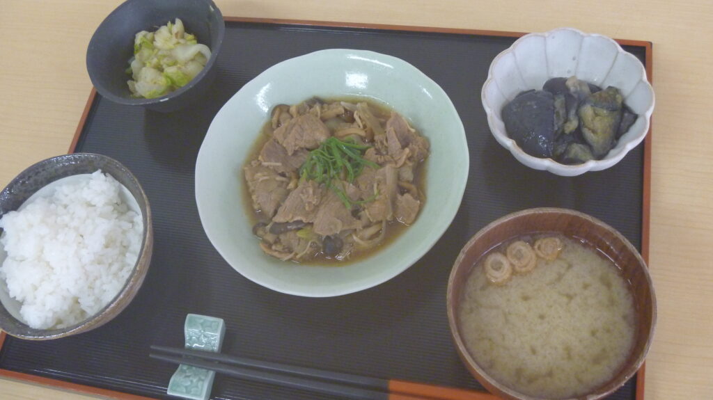 くみのき苑ゆらら　牛肉ときのこのすき煮