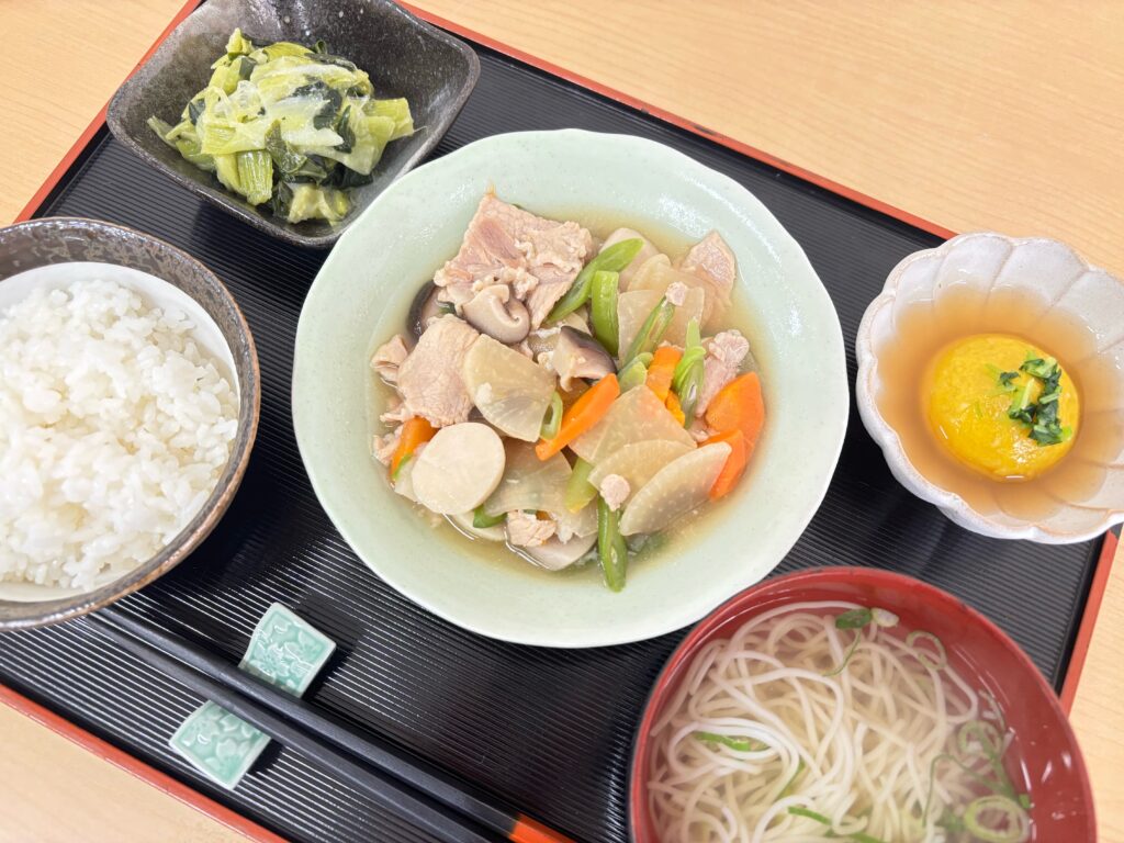 くみのき苑ゆらら　豚肉と野菜の旨煮