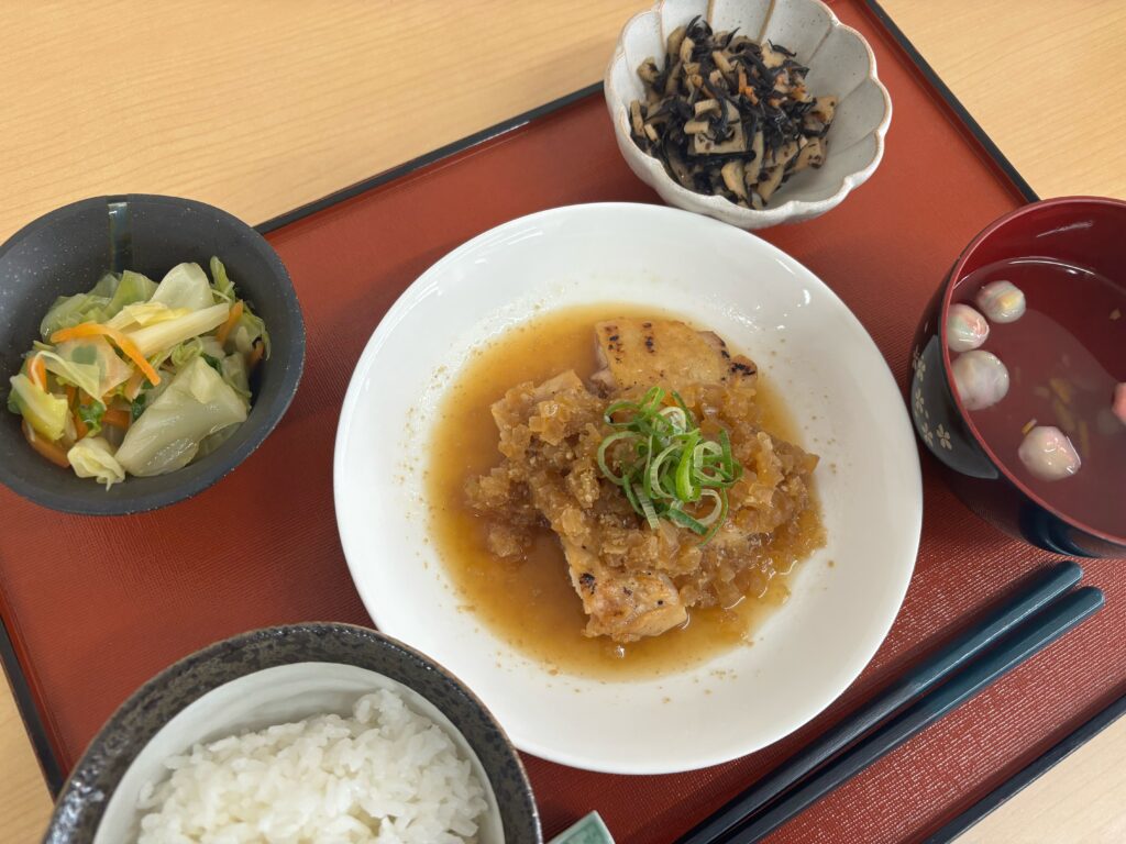 くみのき苑ゆらら　鶏肉の香味焼き