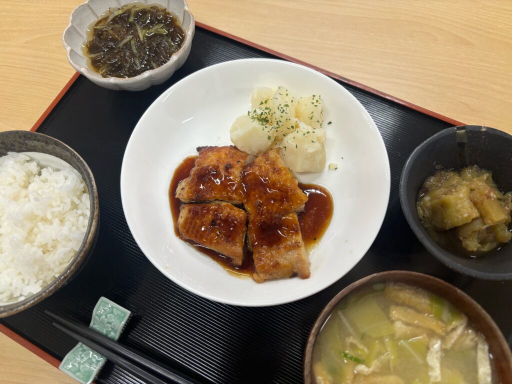 くみのき苑ゆらら　鶏肉の照焼