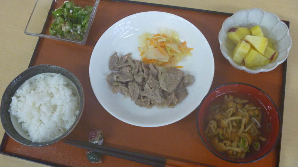くみのき苑ゆらら　牛肉のごまだれ焼
