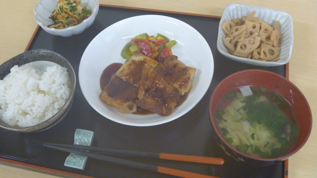 くみのき苑ゆらら　鶏肉の照焼