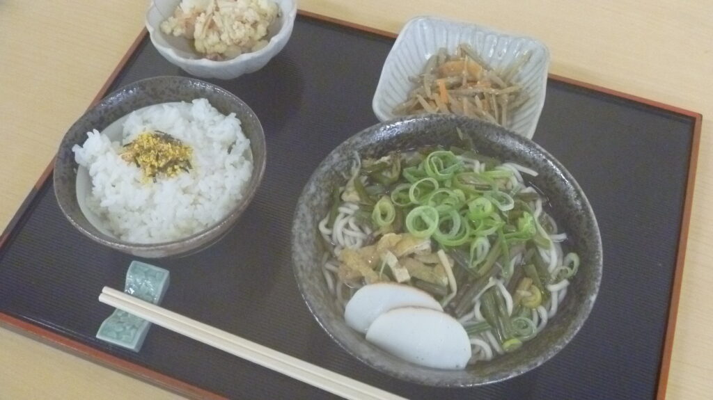 くみのき苑ゆらら　山菜そば