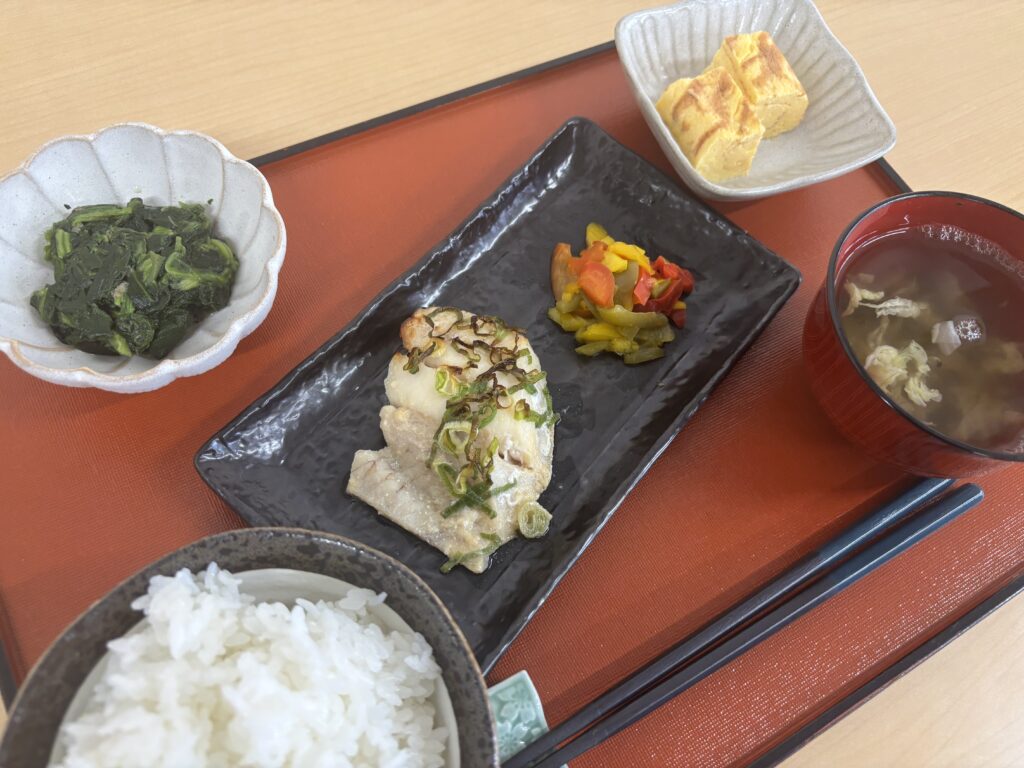 くみのき苑ゆらら　白身魚のねぎ味噌焼
