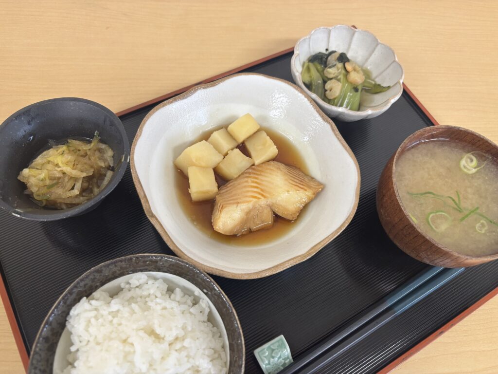 くみのき苑ゆらら　からすかれいの煮付