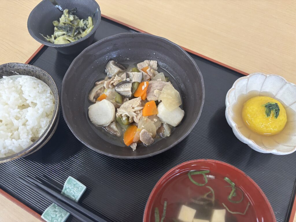 くみのき苑ゆらら　豚肉と野菜の旨煮
