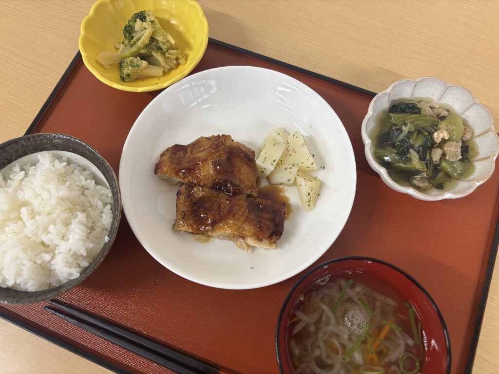 くみのき苑ゆらら　鶏肉の照焼