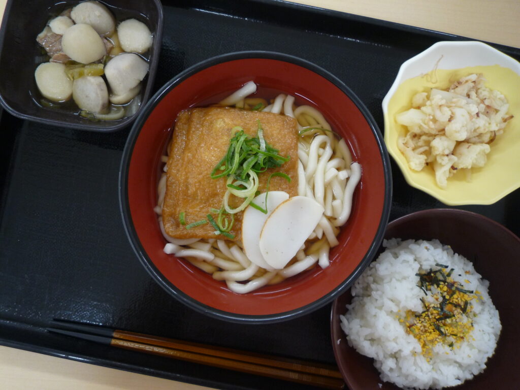 くみのき苑さらさ　うどん
