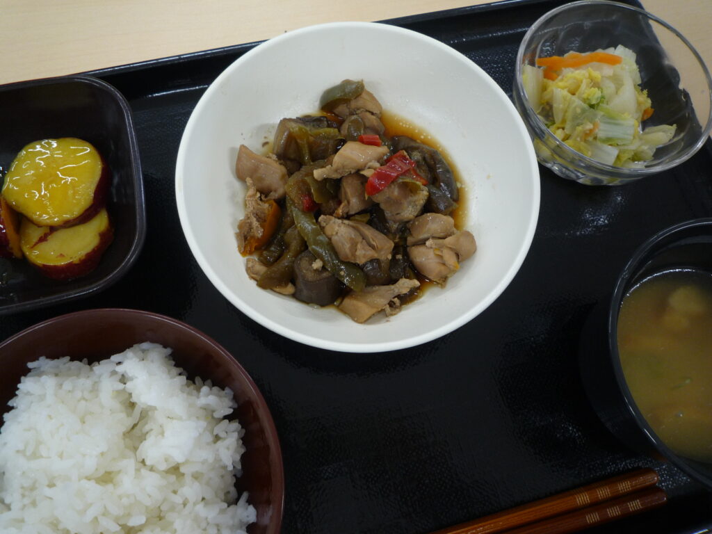 くみのき苑さらさ　鶏肉と野菜のオイスター炒め