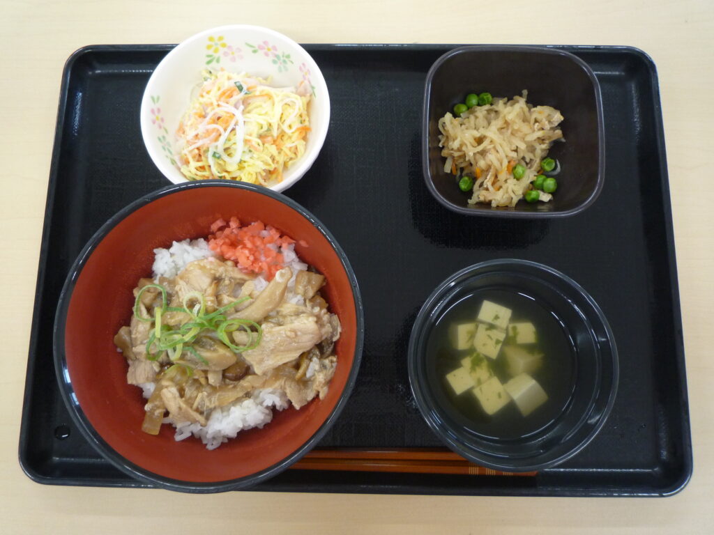 くみのき苑さらさ　豚肉きのこ甘辛丼