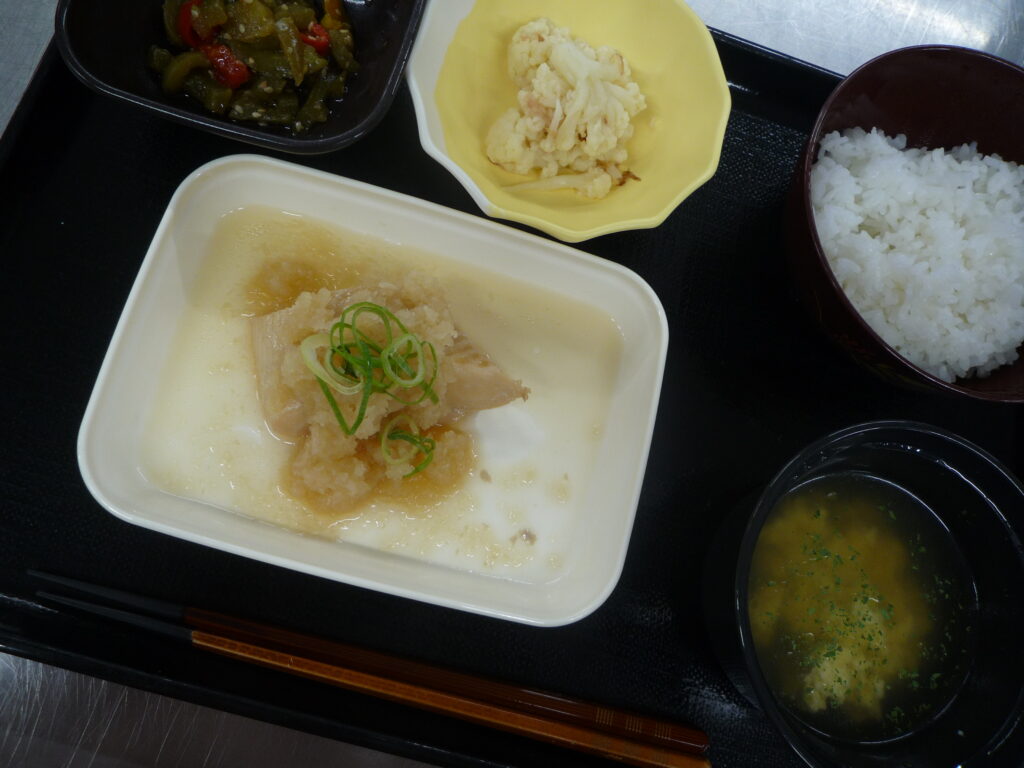 くみのき苑さらさ　からすかれいの卸煮