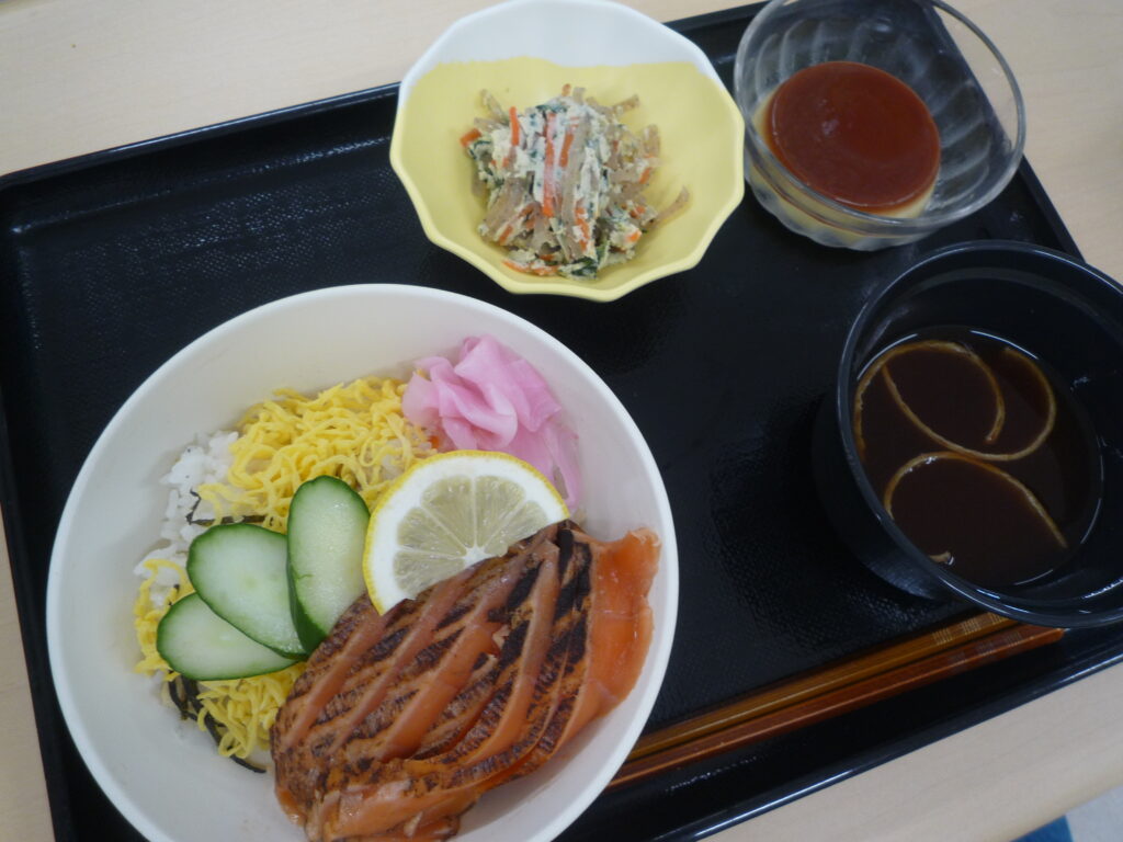 くみのき苑さらさ　炙りサーモンの散し寿司