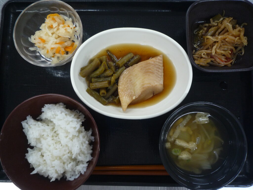 くみのき苑さらさ　からすかれいの煮付