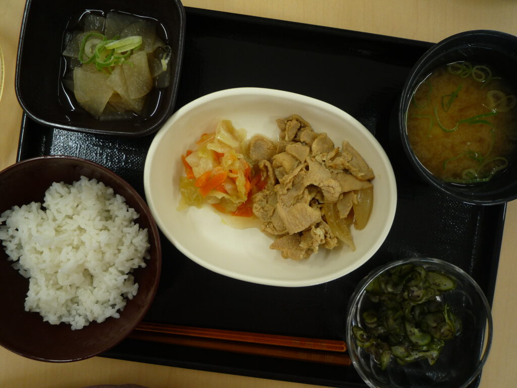 くみのき苑さらさ　豚肉のカレー照焼