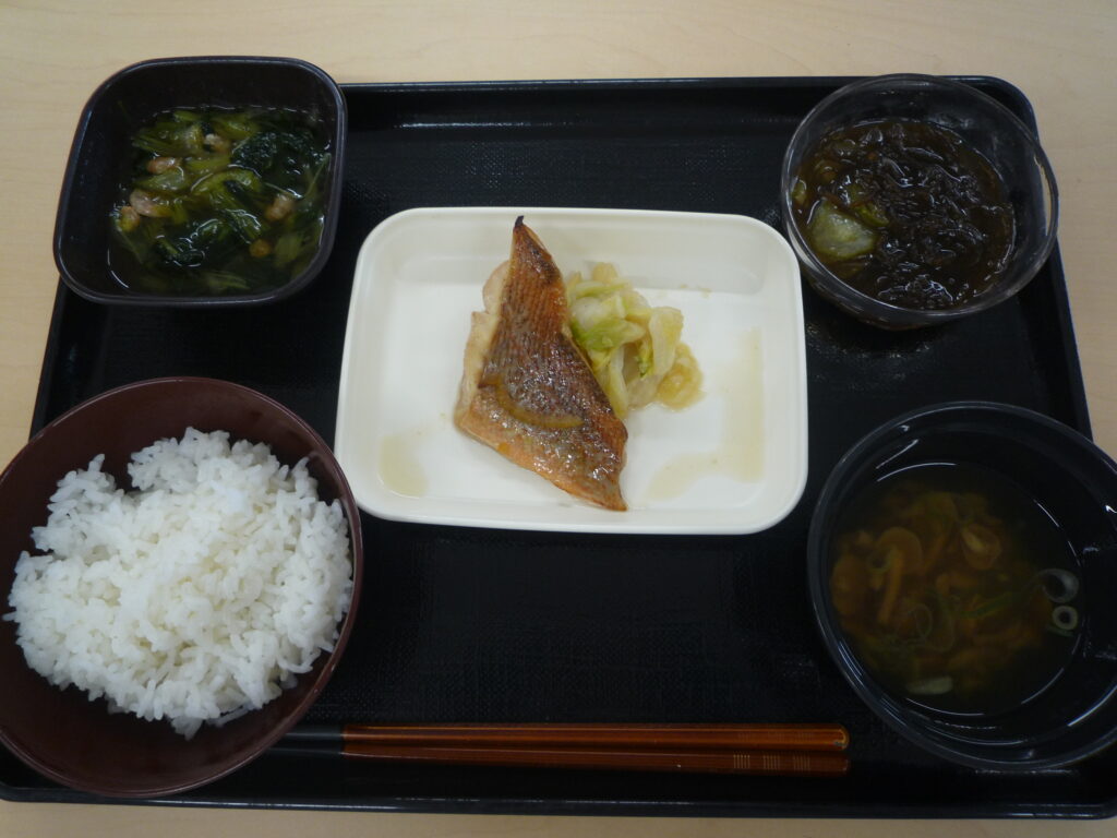 くみのき苑さらさ　赤魚の柚子香焼