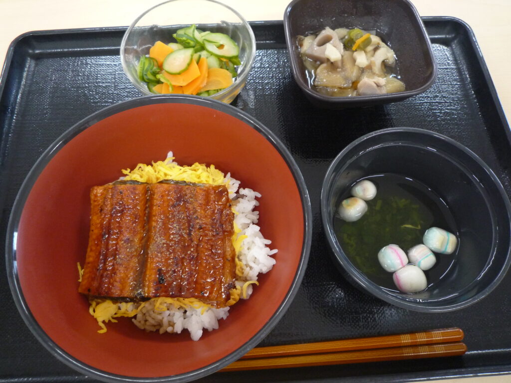 くみのき苑さらさ　うなぎ丼
