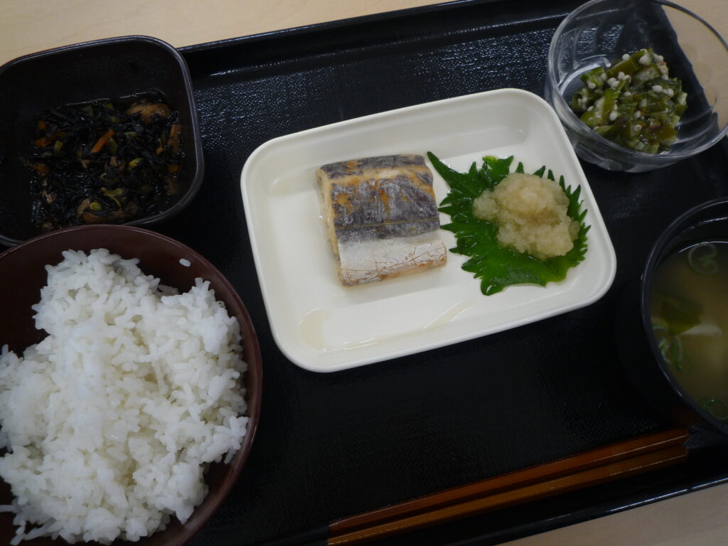 くみのき苑さらさ　太刀魚の塩焼き