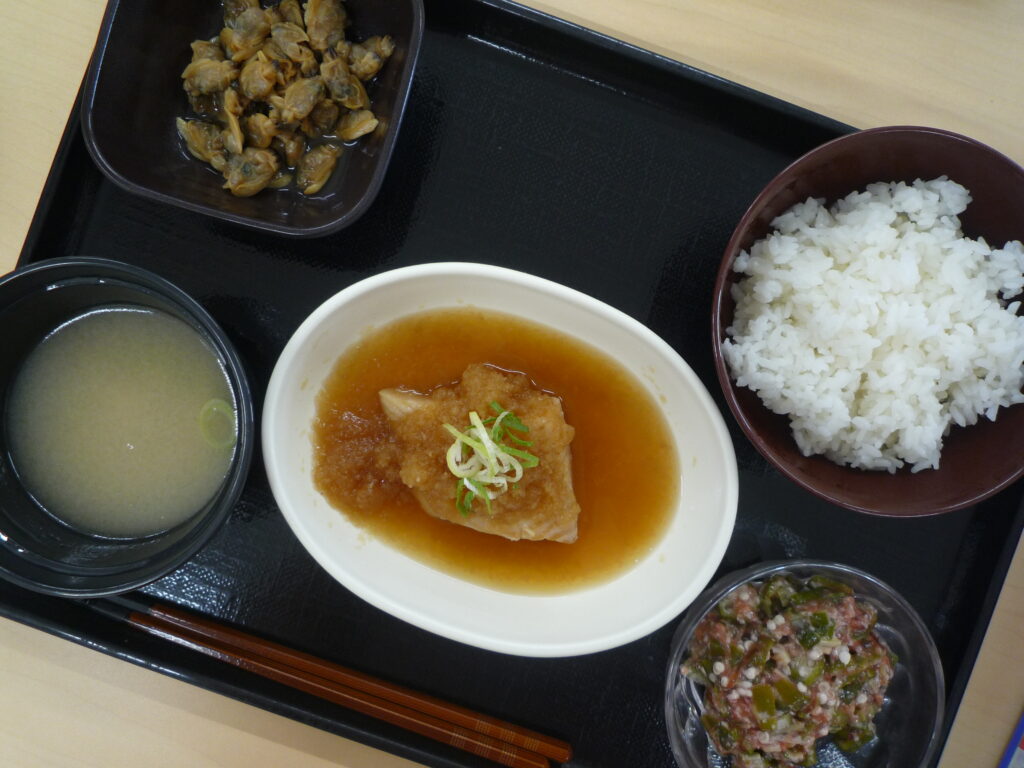 くみのき苑さらさ　からすかれいの卸煮
