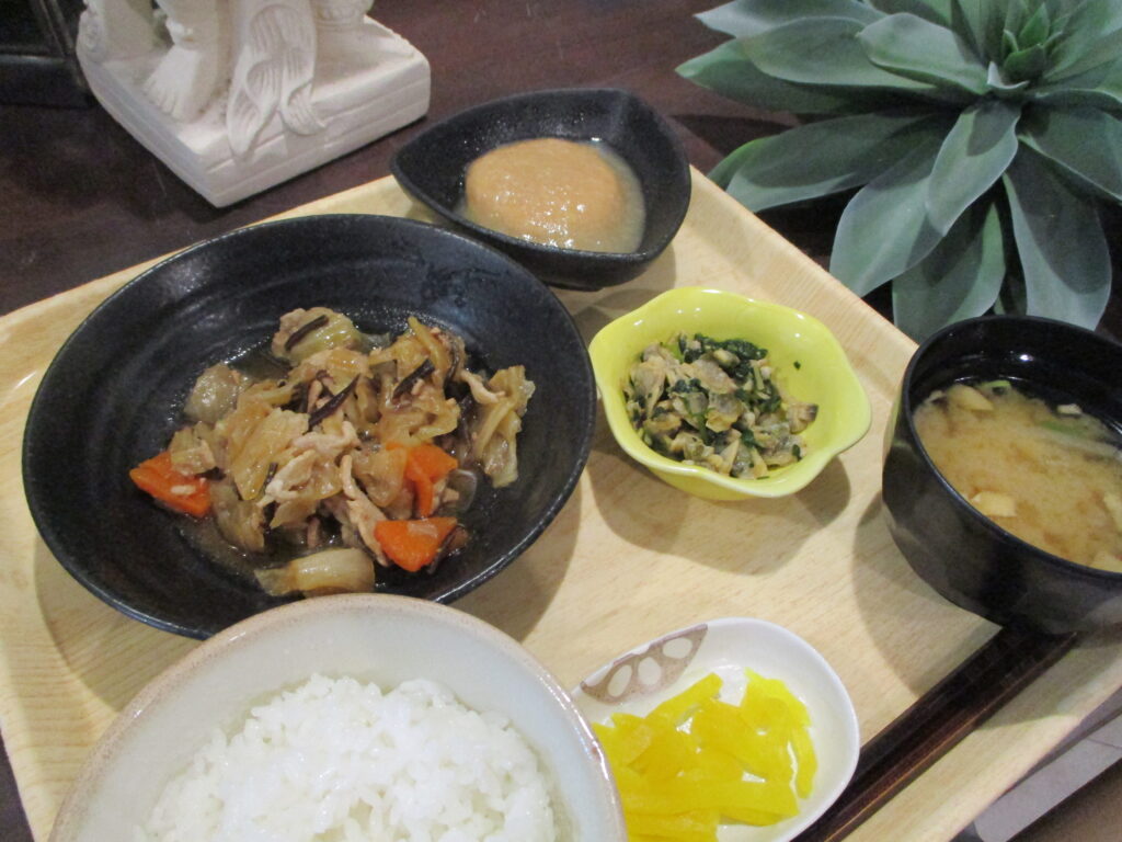 くみのき苑しらさぎ　豚肉とキャベツの炒物