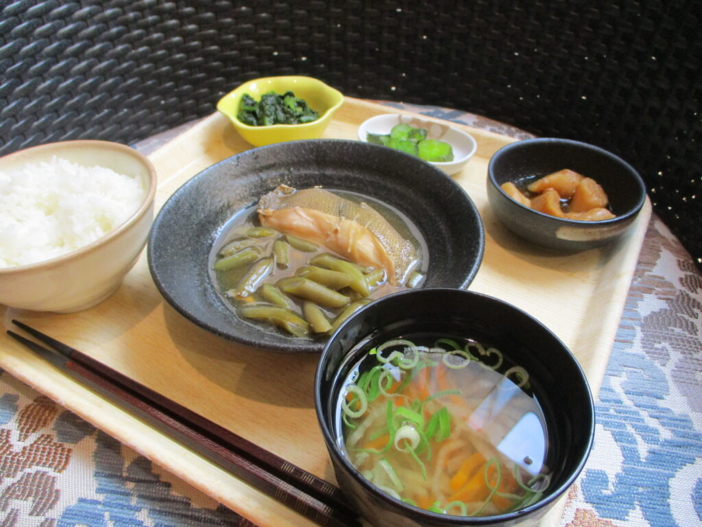 くみのき苑しらさぎ　黄金カレイの煮付
