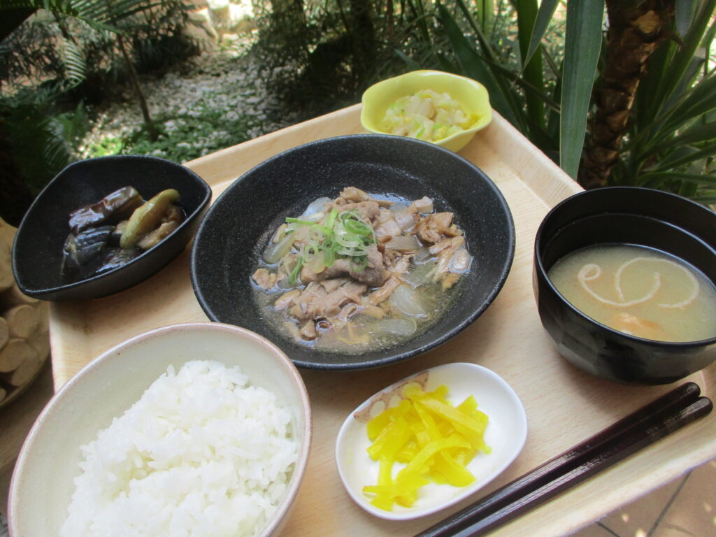 くみのき苑しらさぎ　牛肉ときのこのすき煮