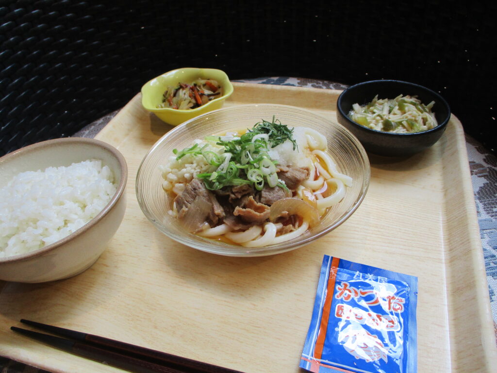 くみのき苑しらさぎ　牛肉卸ぶっかけうどん