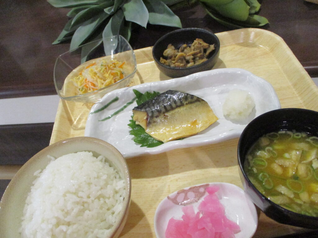 くみのき苑しらさぎ　さばの塩焼