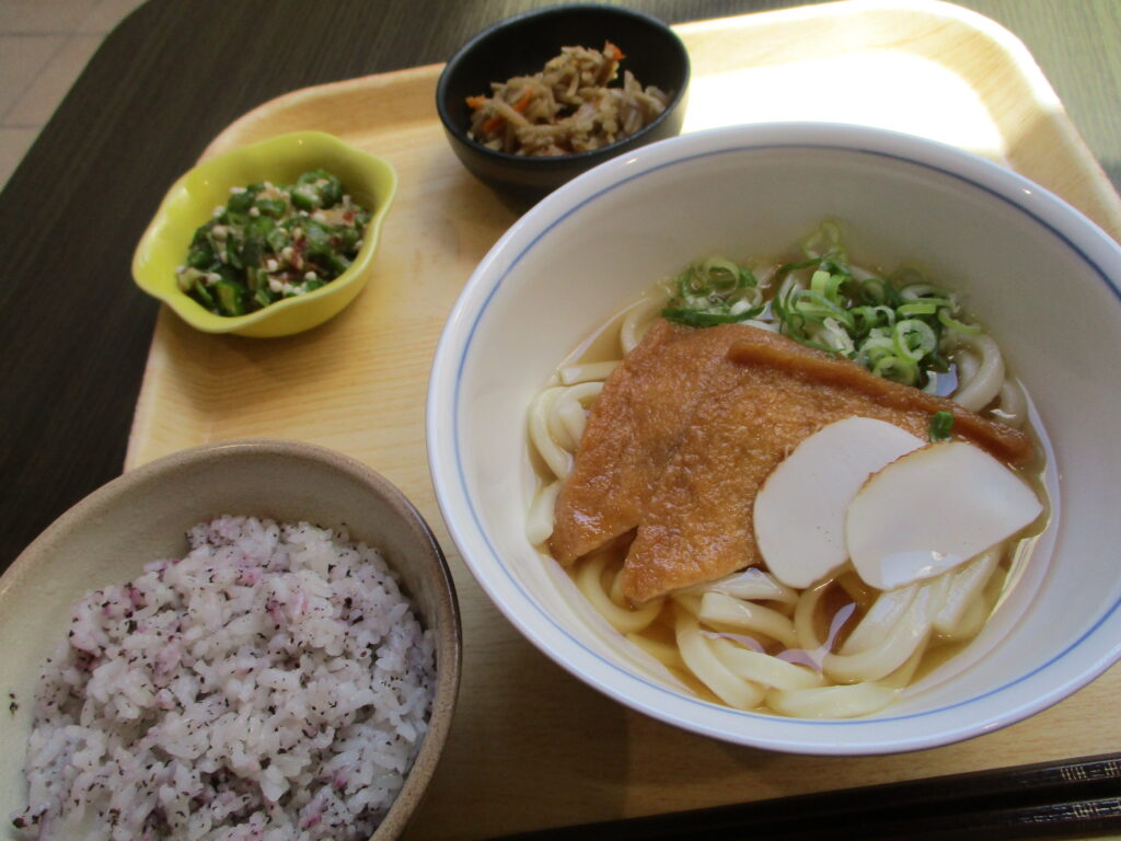 くみのき苑しらさぎ　きつねうどん
