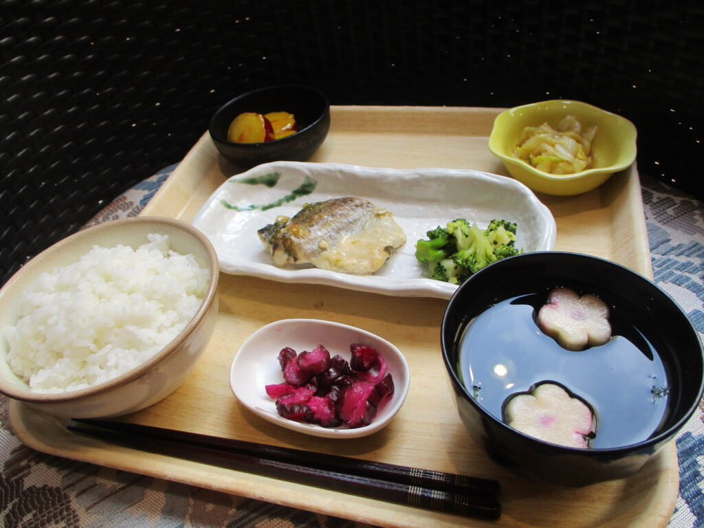 くみのき苑しらさぎ　白身魚の味噌マヨ焼