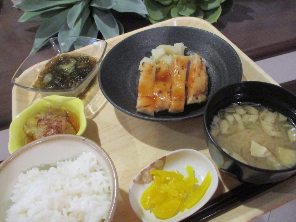 くみのき苑しらさぎ　鶏肉の照焼