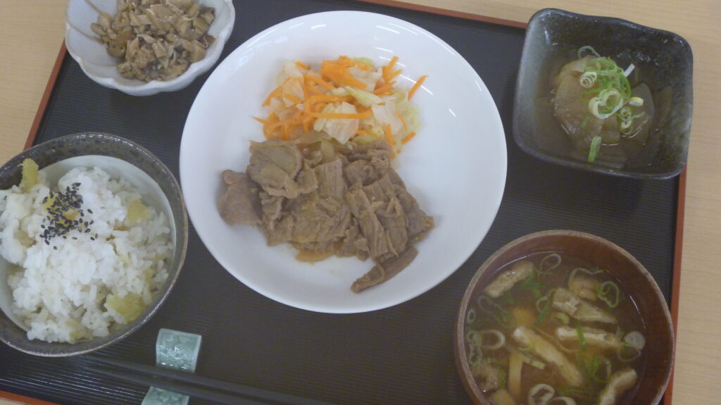 くみのき苑ゆらら　牛肉のタレつけ焼