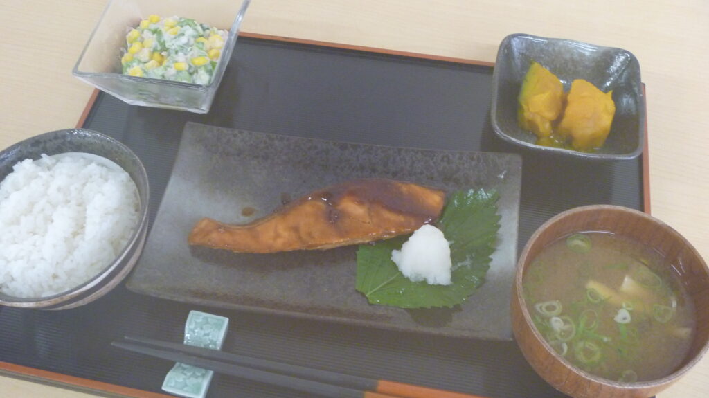 くみのき苑ゆらら　鮭の照焼