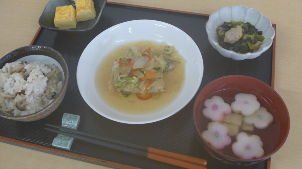 くみのき苑ゆらら　さんまの南蛮漬け