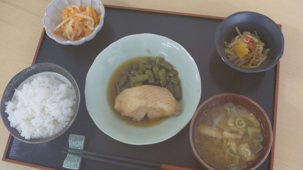 くみのき苑ゆらら　からすかれいの煮付