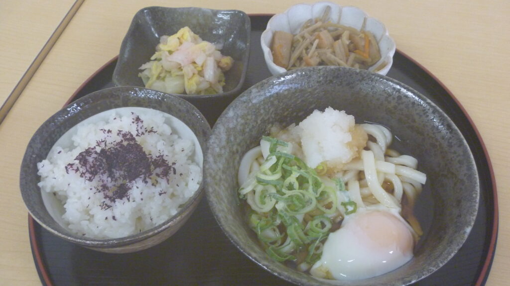 くみのき苑ゆらら　卸温玉ぶっかけうどん