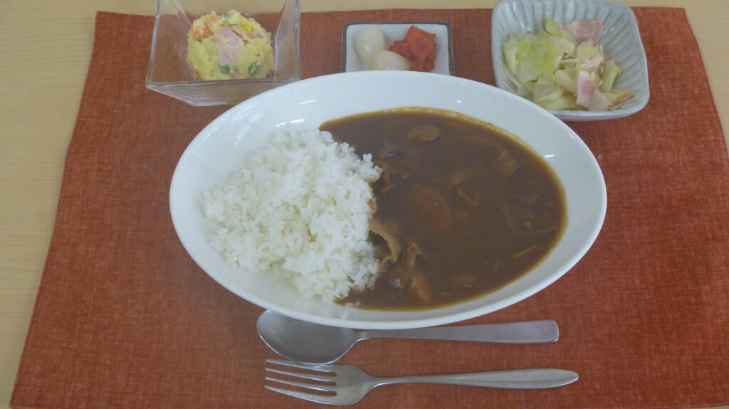 くみのき苑ゆらら　カレーライス