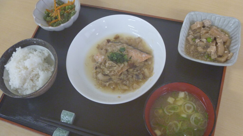くみのき苑ゆらら　焼鮭の香味卸かけ