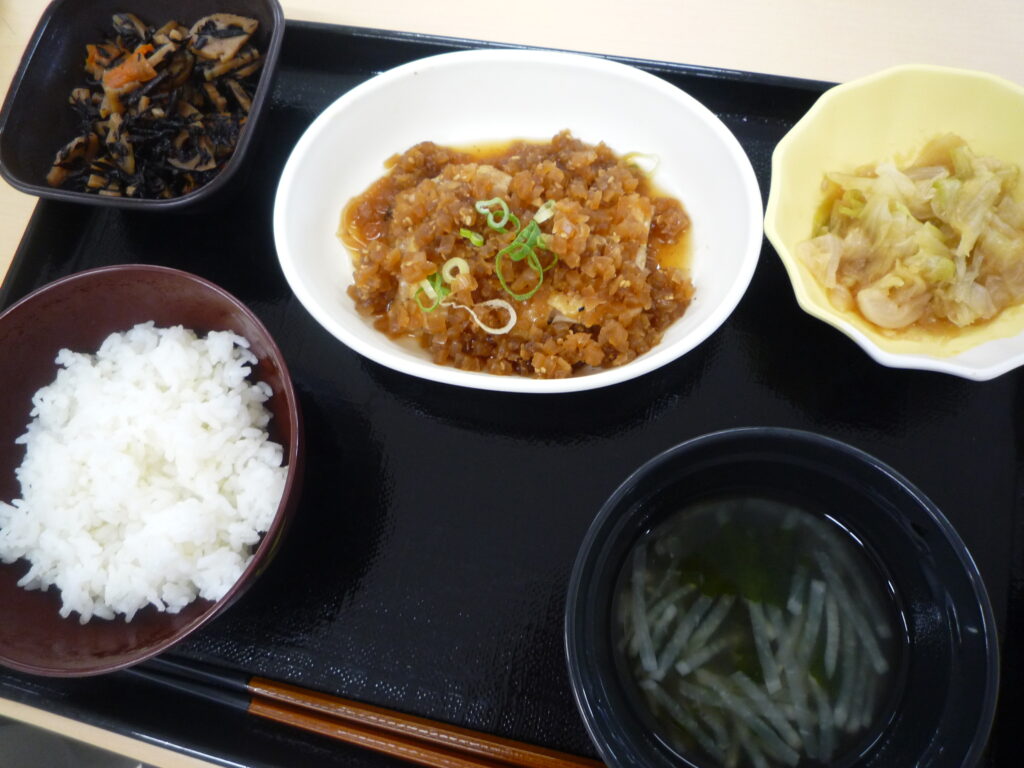 くみのき苑さらさ　鶏肉の香味焼き