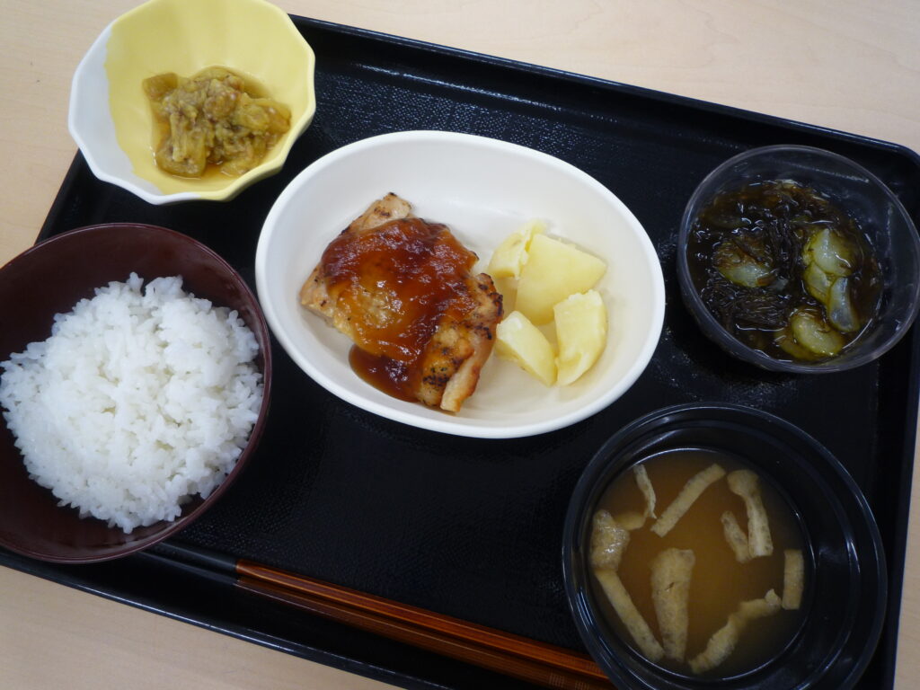 くみのき苑さらさ 鶏肉の照り焼き