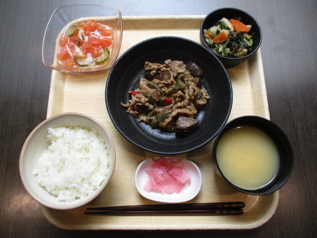 くみのき苑しらさぎ　牛肉と野菜のオイスターソース炒め